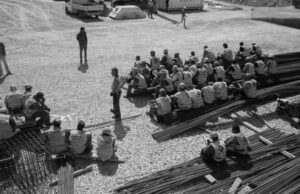 Υπό την μπότα των «απαιτήσεων»