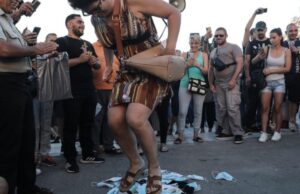 Μασκομάχοι και μασκολάτρες στη συστημική κολυμβήθρα!