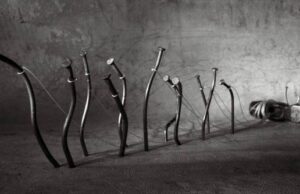 Όλες οι αντιθέσεις στην επιφάνεια