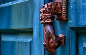 Στου κουφού την πόρτα… (2)