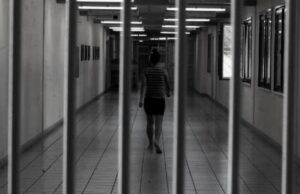 Covid-19: Οι ζωές των κρατουμένων μετράνε