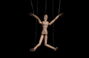 Μια δυτική μαριονέτα σε μια χώρα υποτελή και εξαρτημένη