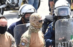 Ένα λιμάνι… Δύο κόσμοι. Οι εργάτες αγωνίζονται