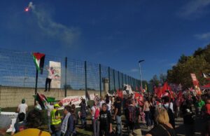 Διαδήλωση αλληλεγγύης έξω από τη φυλακή όπου κρατείται ο Ζ.Ι. Αμπνταλλά