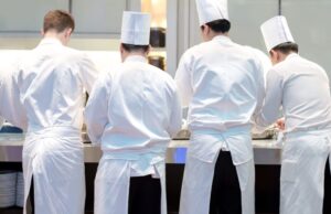 Στις πλάτες και τον ιδρώτα των εργαζομένων τα κέρδη του τουρισμού