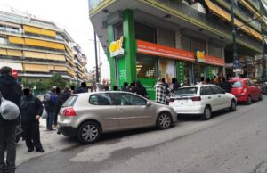 Βύρωνας: συγκέντρωση αλληλεγγύης και πορεία στη γειτονιά για την απολυμένη από τα OK markets