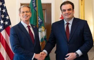 Πανηγυρίζουν για το αντιλαϊκό τσεκούρι