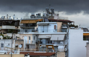 Τέσσερα στα δέκα νοικοκυριά στη βία του ενοικίου και της δόσης