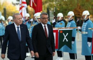 Στην πασαρέλα του Ερντογάν ολόρθος κι ο Ερχιουρμάν