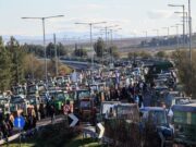 Ζήτω ο δίκαιος αγώνας των αγροτών. Νίκη στα μπλόκα!