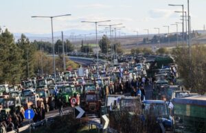 Ζήτω ο δίκαιος αγώνας των αγροτών. Νίκη στα μπλόκα!
