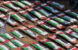 Μαζική κηδεία 112 Παλαιστινίων στη Γάζα – καθημερινοί βομβαρδισμοί
